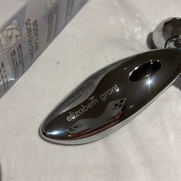Elizabeth Grant Uplift Facial Roller. - Picture 4 of 6